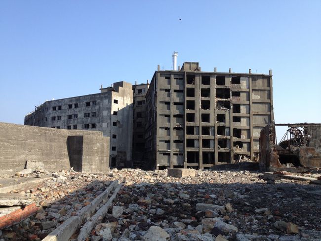 日本最古の高層住宅である30号棟。<br /><br />この奥に高層住宅が立ち並んでいますが、見学通路はここまでです。