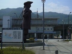 近江高島駅に到着しました。
今回はバイクで、国道１号 → 湖西道路 → 
国道161号と約７０kmの行程です。

湖西道路や国道161号は週末だと渋滞しますが、
この日は金曜日だったので、殆ど渋滞せず。
坂本〜堅田あたりは片道１車線で詰まり気味
でしたが、堅田以北は交通量が減りスムーズ。

ただ、湖西道路〜国道161号バイパスの終点は
近江舞子駅〜北小松駅の間のため、高島市中心部
近くまで延びたら便利になるんですが。
（北小松あたりの国道161号は道が狭いんです）

写真は近江高島駅前のガリバーメルヘン広場です。