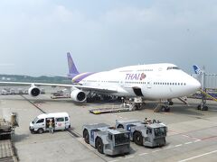 タイ国際航空でひとまずバンコクへ向かいます。