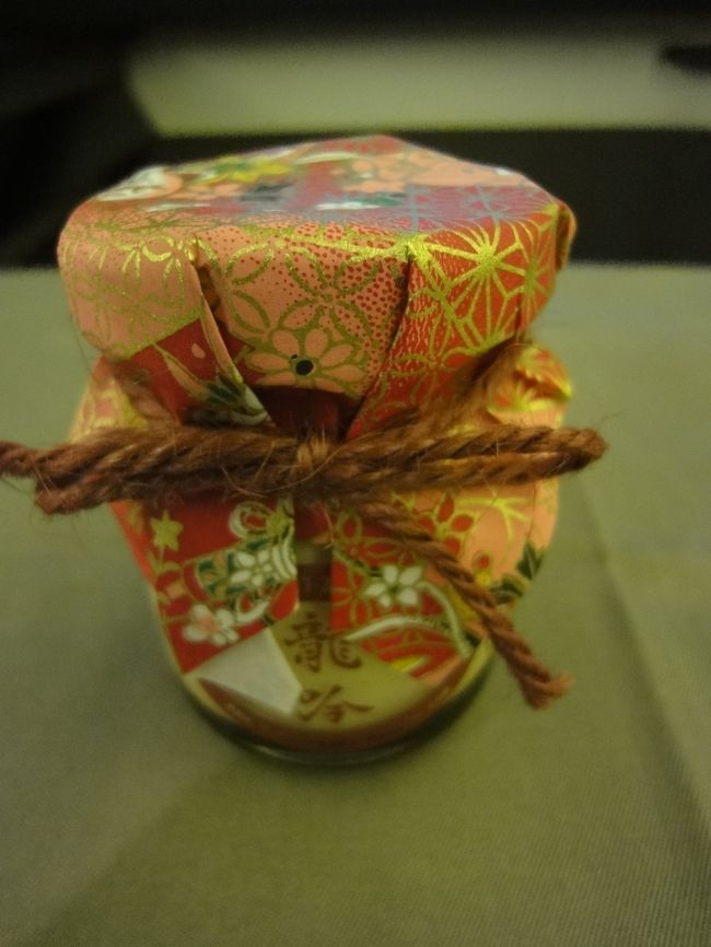 お腹一杯でデザートはパスしたところ、「詩吟」のプリンだけは美味しいからいかがですか、と勧められ食べました。<br /><br />