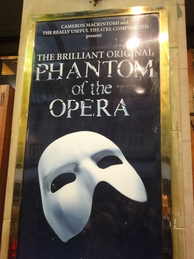 ロンドンに宿泊するので、やっぱり好きなミュージカルを見ることにしました。ファーストクラスでゆっくり寝ていけば、時差ボケも大丈夫だろうとタカをくくって、到着当日も入れてしまいました。<br />妻の大好きな「オペラ座の怪人」、すでに6回目です。<br />