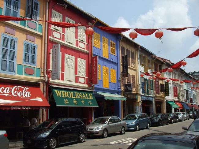 １２時半頃、タクシーでチャイナタウンへ。<br />メイン通りのパゴダストリートを散策。