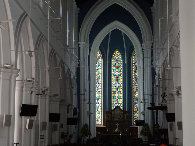 近くのセントアンドリュース教会を観光。