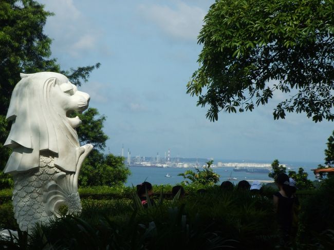 【４日目】<br />１０時頃、ホテルからタクシーで、マウントフェーバーパークへ。<br />山頂からの眺め、気持ちいい。<br /><br />「これでマーライオン４匹目！」