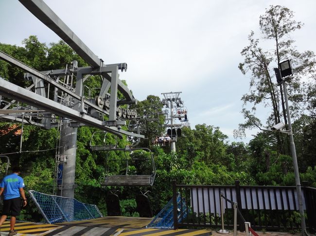 アンダーウォーターワールドからビーチトラムに乗って、スカイライド(リフト)とルージュ乗り場へ。<br /><br />「ルージュ、めっちゃ楽し〜！」