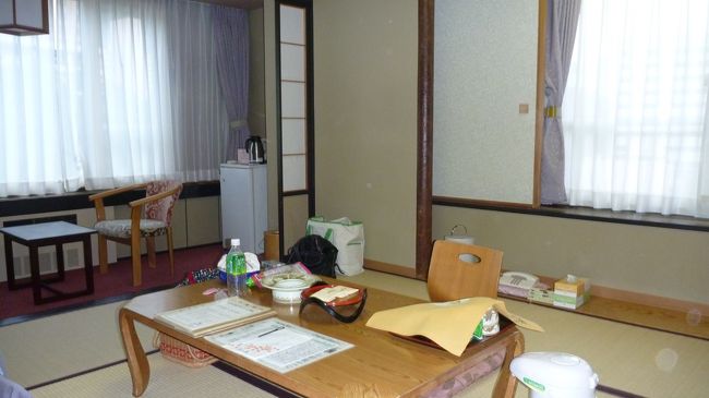 本日のお宿　ホテル鹿の湯<br /><br />６階の角部屋<br />もっと高い階が良かったが１泊２食で６０００円だから贅沢は言えません<br />