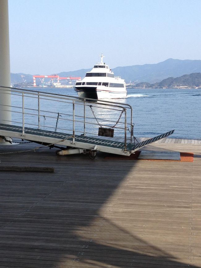 写真はありませんが、その後やすらぎ伊王島内の温泉に入浴。<br />お土産コーナーも充実しており楽しめました。<br /><br />帰りは一般の高速船で長崎港へ戻りました。<br />この高速船は長崎〜伊王島〜高島を結んでいます。