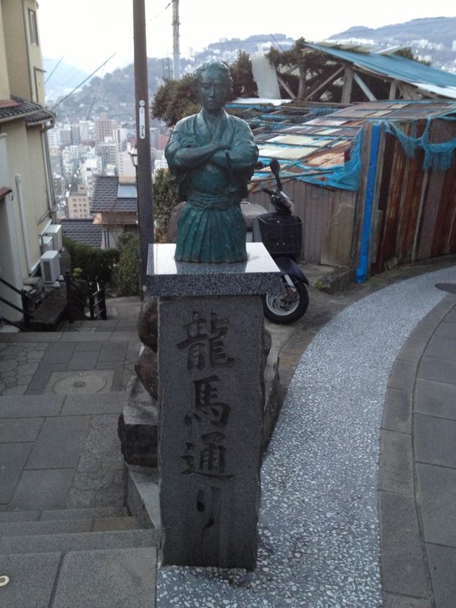 園内を抜けると「竜馬高知通り」という市街地と公園を結ぶ道があります。