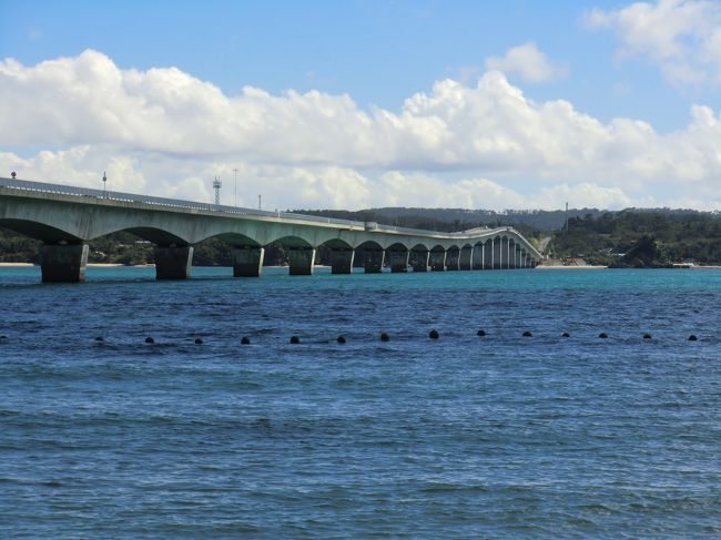 やっと目標の「こうりおおはし」<br />ここでも青い海、青い空、最高です<br />私海大好きを自覚