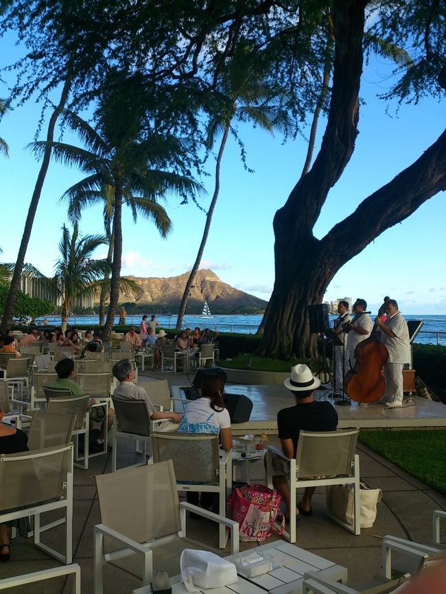 少しのんびりしたらハレクラニ方面へお散歩