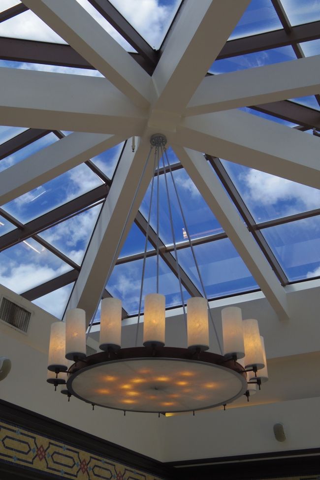 天井が高くて落ち着ける店内