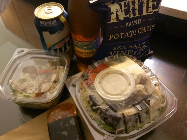 ちょっと食べたりなかった＆飲み足りなかったので<br /><br />お部屋で飲みなおし