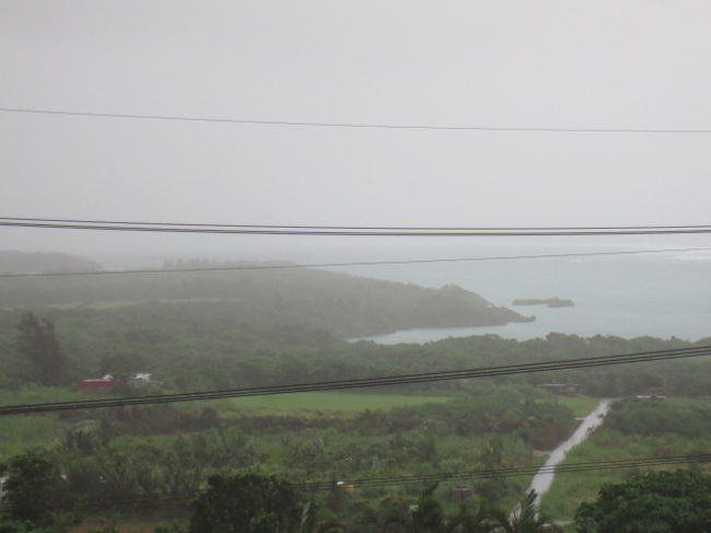 川平湾もど〜んよりしている。