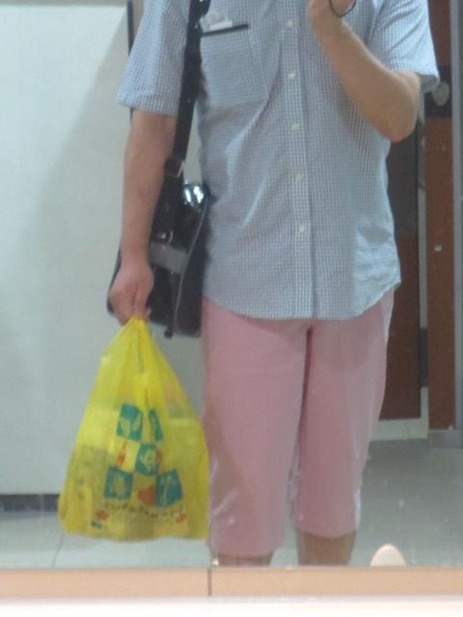 とても海外旅行から帰ってきたように見えない。<br /><br />スーパーへ買い物に行ってきた感じ。