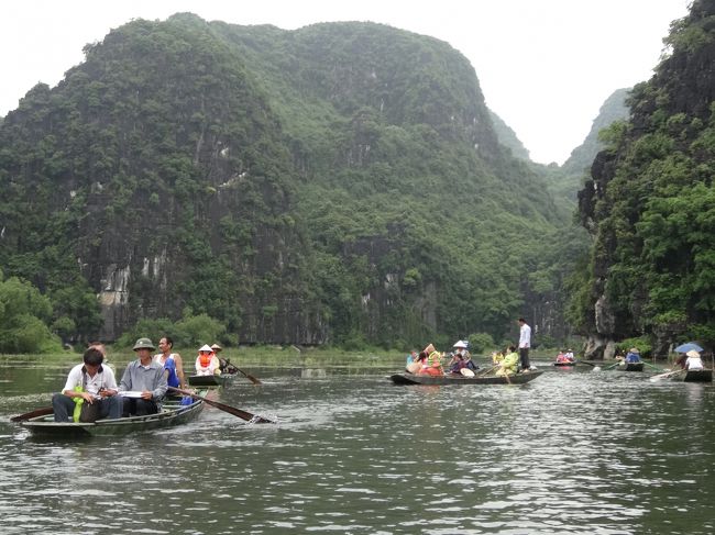 帰りの船は上りなので船頭は大変です。