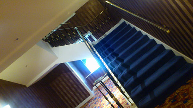 20130621　マリオットラウンジ<br /><br />さて、ラウンジヘ行きましょう。<br />ラウンジヘはこの階段を使っても行くことができます。