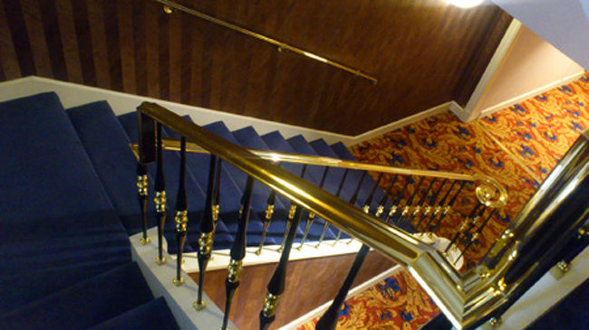 この階段、ステキですよね。