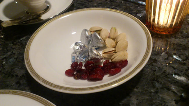 その後はいいホテルやねぇ…いいホテルやねぇ…とおばちゃんみたいに繰り返しながらピスタチオをぽりぽり。ケーキ作る身としては、お持ち帰りしたいくらいに濃厚な味の子でした。