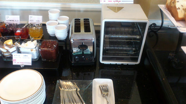 そして何よりびっくりしたのが…食パン以外も温められるということ！他のホテルで「あたためられへん？」と聞いても無理という答えしか返ってこなかったというのに…、ここ、ちゃんとトースターがあるんです。