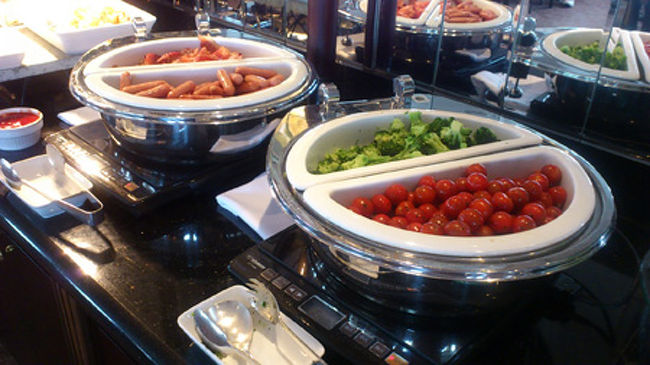 ホットミール。<br />ブロツコリーやトマト