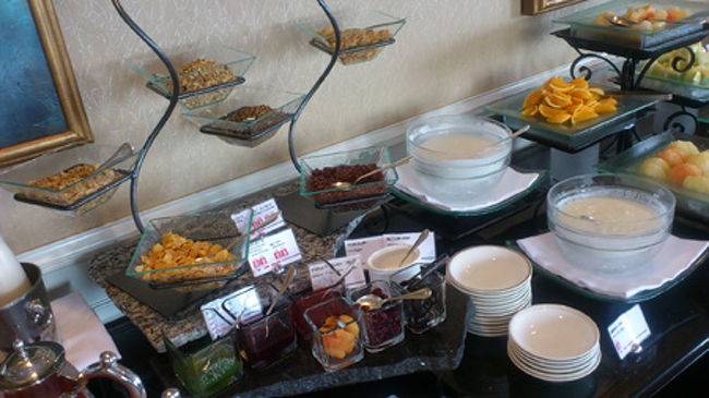 ヨーグルトとシリアル。