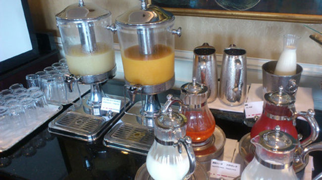 そしてジュースはグレープフルーツ、オレンジ、トマト、野菜。牛乳と低脂肪乳、豆乳がありました。