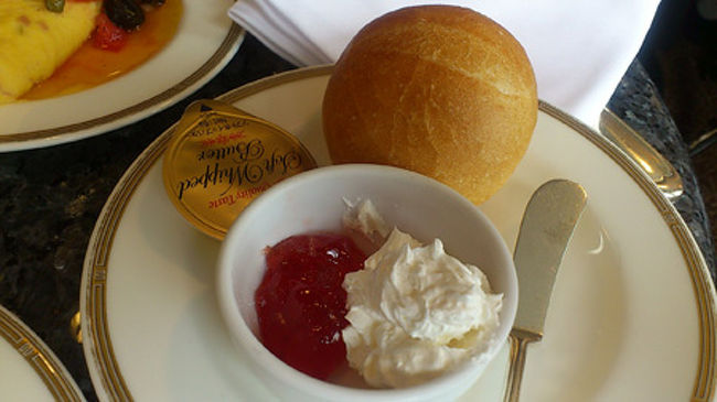 パンはこちらのミニフランスパン。これ大好き。しかも温めさせてくれるのが更に嬉しいところ！