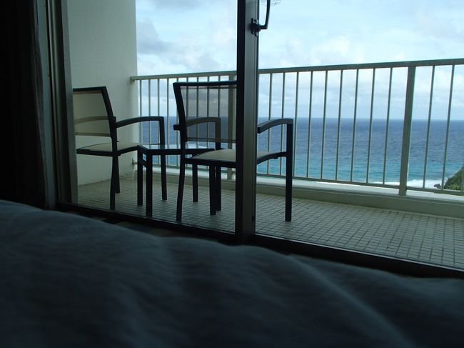 ４日目の朝・・・　グアム最後・・・　ちょっと寂しいね。<br />もう１日あったら良かったなぁ〜。<br /><br />ベットの上でゴロ〜ンっとしながら、外を見ると海が見えるって、なんて幸せなの〜