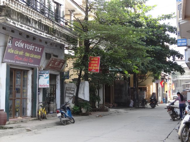 曲がった先の街並みです。