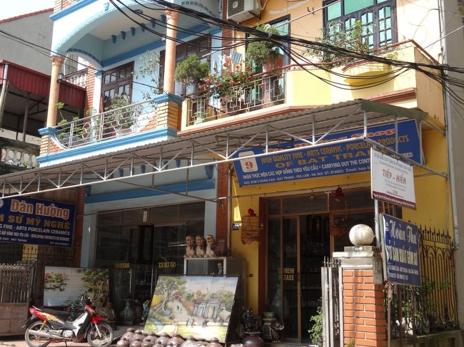 このあたりが陶磁器街の端に当たります。<br />この辺で折り返して、気に入った物がある陶磁器店を目指しました。