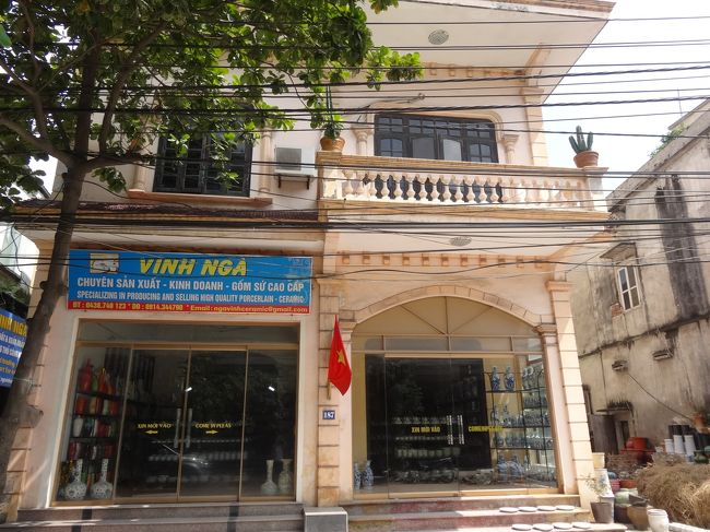 この店の社長が陶器工房を案内してくれました。