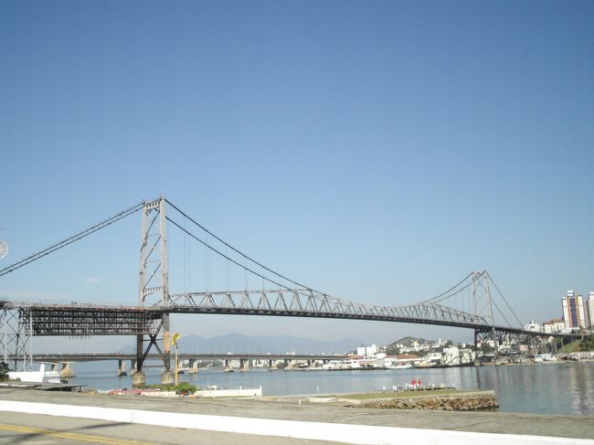 この橋が象徴なんだけど今は使われてない