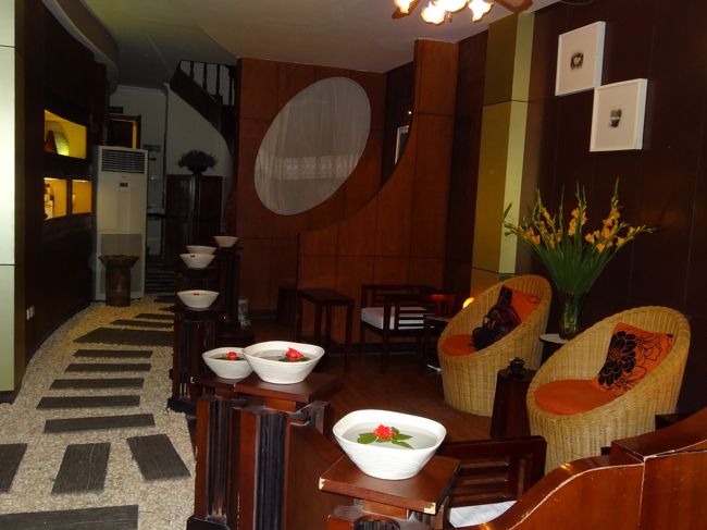 ＳＦスパの待合室です。<br />6：30頃行ったら1時間待ちでした。ホテルから予約を入れてから行きましょう。<br />片道のタクシー代がスパ負担でフリーになりました。<br />ベトナム式オイルマッサージ：60分399Ｋドン(2000円)　チップ不要