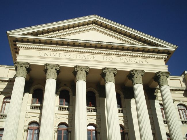 連邦大学<br /><br />　この大学は凄いと思うわ<br /><br />　　この前の噴水広場だけ大好きである