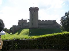 イギリスのお城について調べずに行ったので気付かなかったけど、外観の装飾はそれほどなくて、とにかく頑丈そうなイメージ。

友達は「姫路城とはちょっと違うよ」って言ってましたが、「そりゃ、イギリスのお城だし、違うよー！！（笑）」と^^;