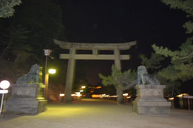 宮島に上陸〜！<br /><br />鳥居がライトアップされてますた♪ 