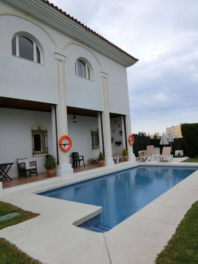 あまり広いとはいえませんが、リゾートにぴったりのプールも！