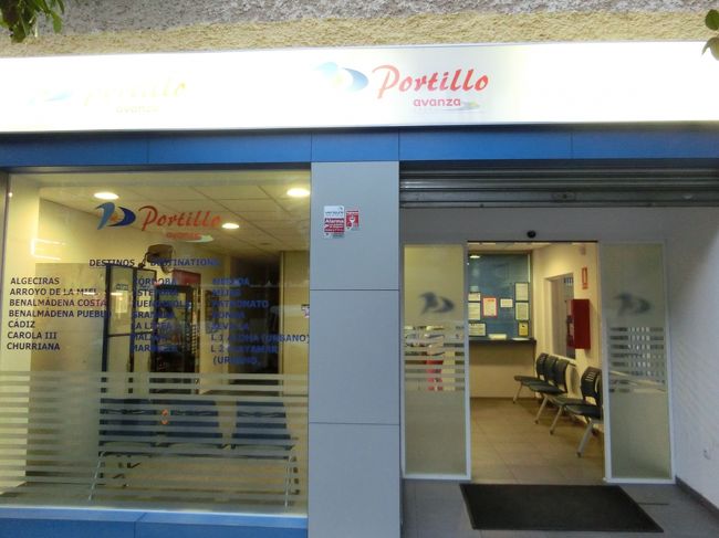 夕食より前に、2日後に乗車するバスのチケットを購入です。<br />駅のすぐ目の前ではありません。<br /><br />地図でも教えていただきましたが、ホテルの方がタクシーの運転手さん（ピンクのタンクトップを着た女性でした！）にここに行ってほしいと伝えてくださっていたので、目の前で降車。<br /><br />そんなに目立つオフィスではございません。