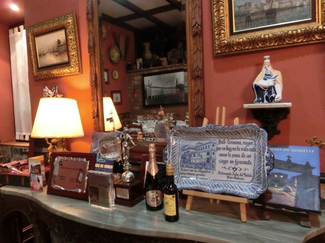 バル部屋よりはちょっとお高くつくけれど、無事合流のお祝いということで目をつぶることに。