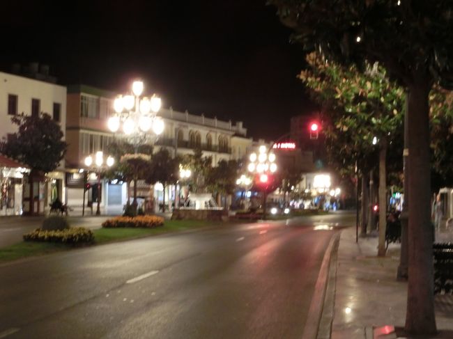 食後は、トレモリノスの街をぶらぶら。