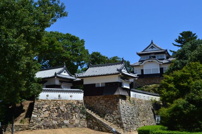 備中松山城にと〜ちゃ〜く！<br /><br />しっかし、いい天気だなぁ♪ <br /><br /><br />ここで「１００名城スタンプ」をＧＥＴ！