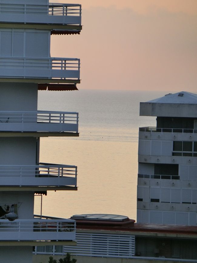 さっきよりも海も色づいてきました。