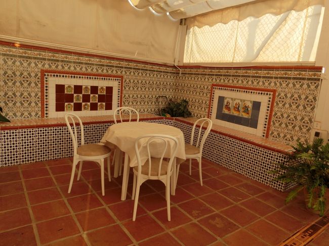 では、このアンダルシア風のテラスで。