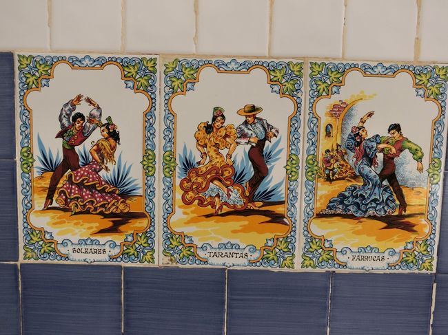 めっちゃスペインな絵画のタイルもあったのね〜