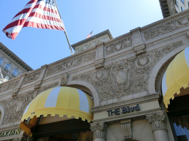 プリティーウーマンの映画の舞台となった<br />ウィルシャーホテルです。<br />ホテルのすぐ下から撮影してみたので、写真に入りきらず・・・。<br />