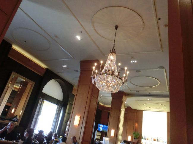 せっかくだから、ウィルシャーホテルでランチしました。<br />ここのホテル、立地最高なので一泊いくらだろう？<br />と調べたら一番安いお部屋でも７万・・・<br />ふー高いわ。<br />でもやっぱりステキね〜！天井も高くてシャンデリアがステキ☆