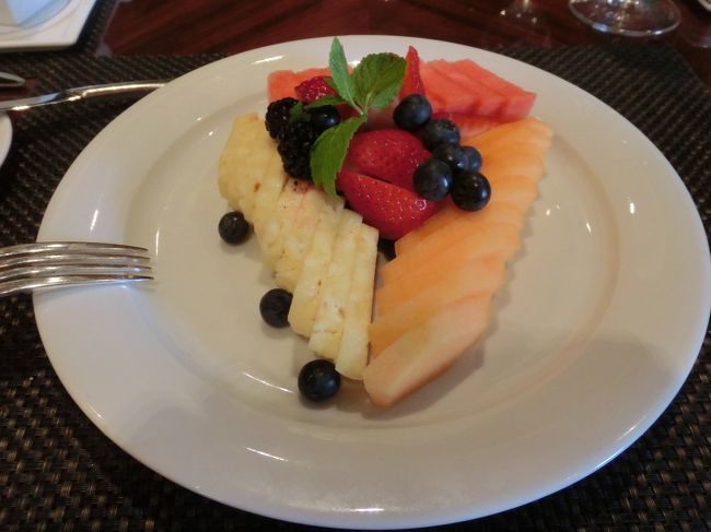 フルーツプレート。<br />たくさんあって幸せでした！<br />まーちゃんも、幸せ〜って連発してたくらい。<br />美味しかった☆