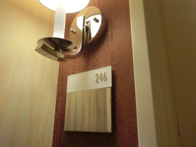 高層階のリクエストをだしていたのに、２階のお部屋になっちゃいました。<br />予約していたオアシススイートというカテゴリーのお部屋は、<br />もうここしか空いてないそうです。