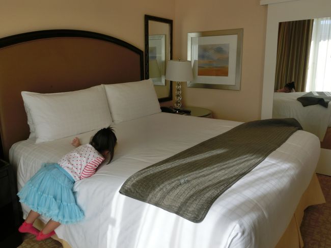 ベッドが高くて、まーちゃん自分で上がれませんでした。笑<br />キングサイズベッドなら、私とまーちゃん二人で寝ても<br />大丈夫です。<br />ベッドもふかふかですごくよかったです☆