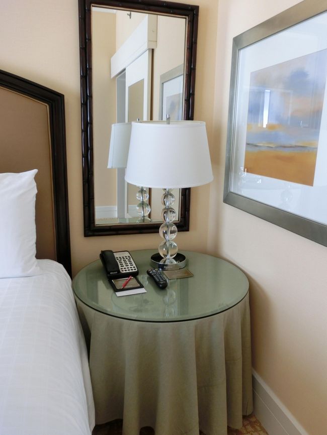 サイドテーブル。